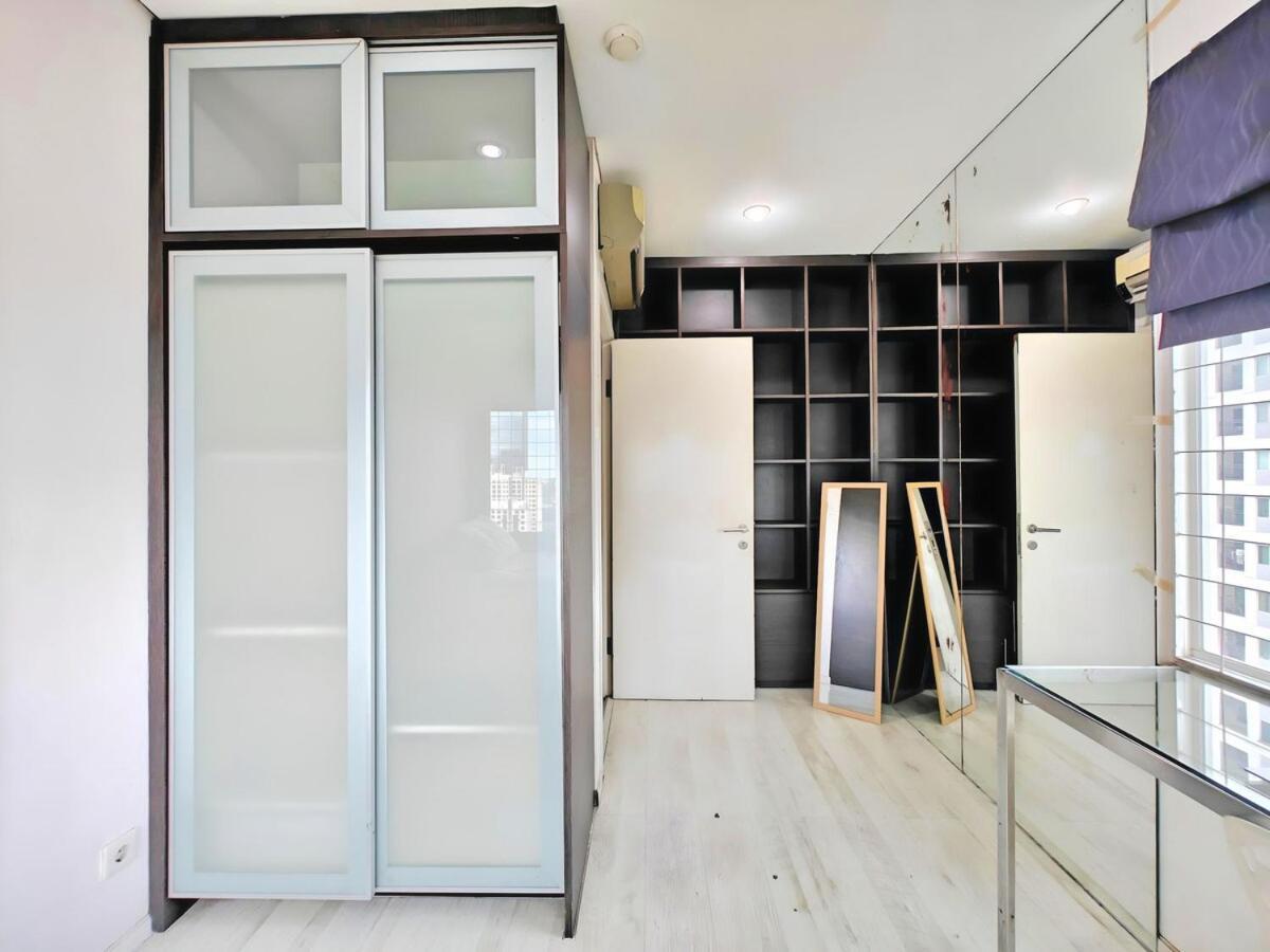 Strategic 3br Thamrin Near Pl & Gi By 2ndhome Apartemen