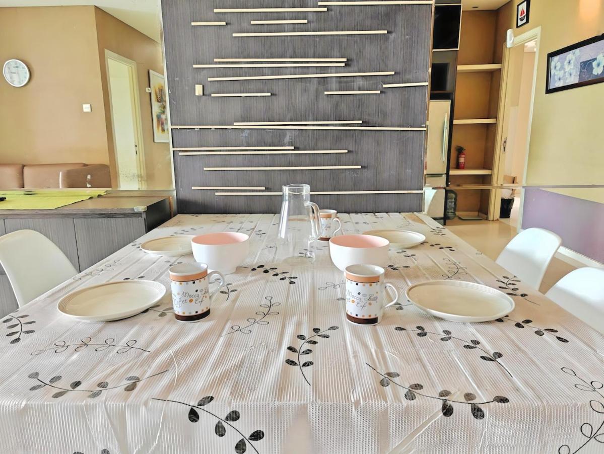 Strategic 3br Thamrin Near Pl & Gi By 2ndhome Apartemen